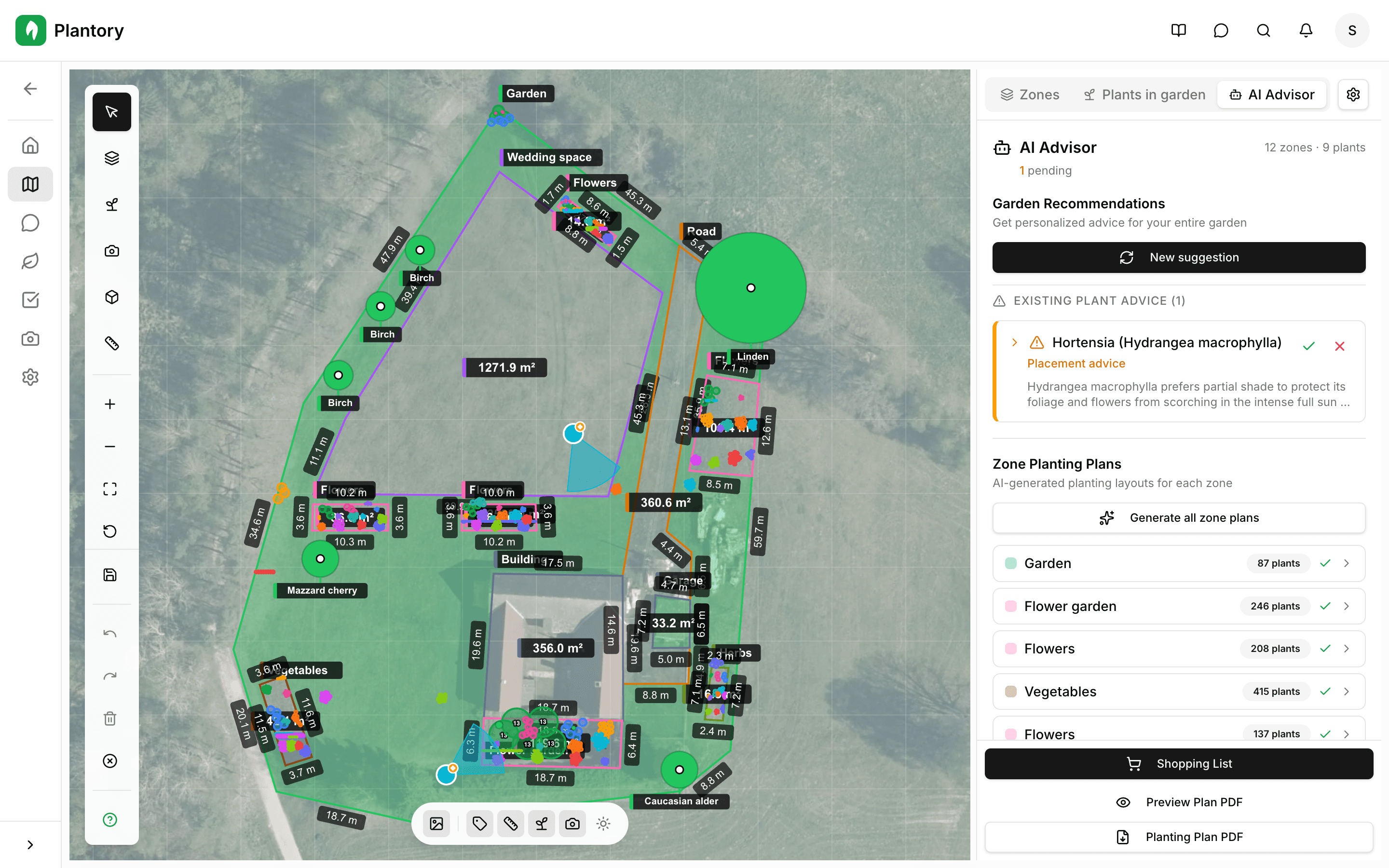 Rostliny umístěné na plátně zahrady s viditelnými rozestupy